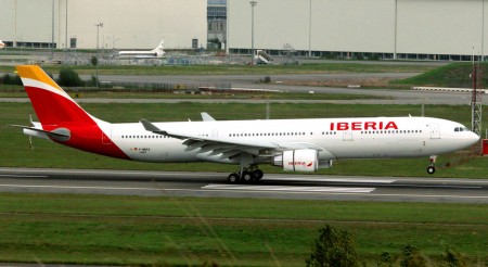 Primer avión de Iberia con los nuevos colores