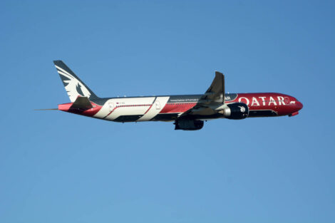 Qatar Airways, como es tradicional, izo uno de sus vuelos a Madrid durante los días de carrera con su Boeing 777 especialmente decorado por la F1.