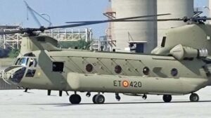 El primer CH-47D de FAMET fotografiado en las instalaciones de Boeing antes de su traslado a España.