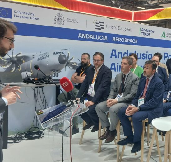 Isaac Pérez, director del Centro de Fabricación Avanzada durante la presentación en el salón de París 2025.
