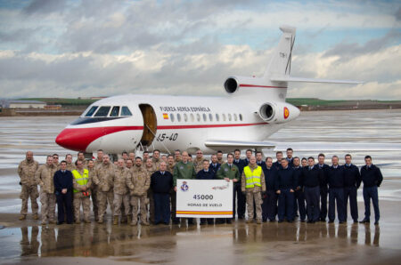 El 11 de enero de 2016 los 5 Falcon 900 del Ejercito del Aire superaron las 45.000 horas de vuelo.