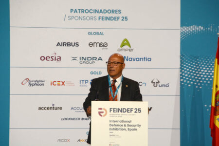Ángel Olivares, presidente de la Fundacion FEINDEF durante su discurso inaugural.