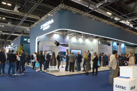 Stand de Indra en FEINEF 2025.