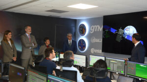 Felipe VI en la sala de control de Galileo en las instalaciones de GMV.