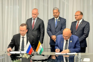 Firma del acuerdo entre HAL y United Aircraft Corporation,