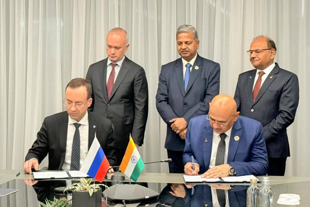 Firma del acuerdo entre HAL y United Aircraft Corporation,