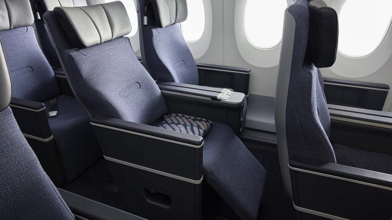 18 cm de reclinación del respaldo y apoyapiernas para un mejor descanso en la turista premium de Finnair.