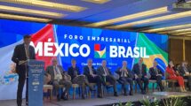 La firma del acuerdo entre Embraer y la industria mexicana se hizo en un foro empresarial entre ambois países.