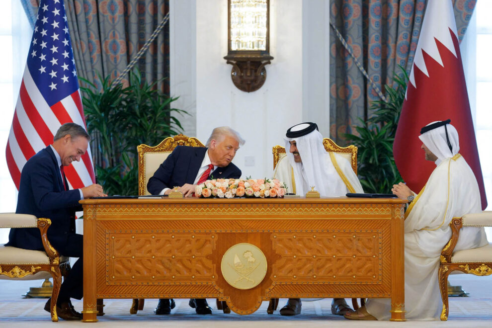 Firma entre Boeing y Qatar Airways del contrato por hasta 210 B-87 y B-777X.