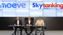 Firma del acuerdo entre Moeve y Skytanking.