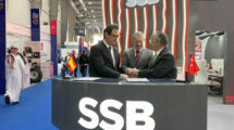 Firma del acuerdo entre Grupo Oesía y SDT en la feria World Defense Show.