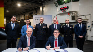 Firma del acuerdo entre Airbus y Navantia a bordo del LHD Juan Carlos I.