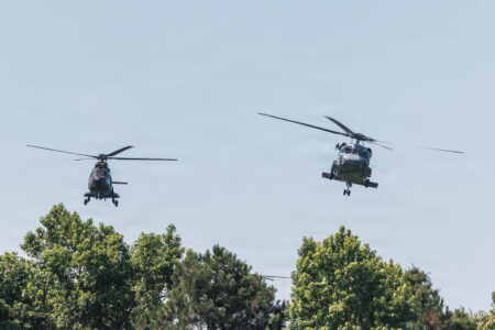 Un Cougar de FAMET y un SH-60F de la Armada española durante una mision de Fleetex 250.