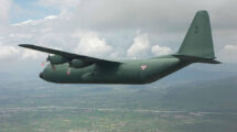 Uno de los dos últimos C-130 operativos de la Fuerza Aérea de Mèxico es este L-100-30.