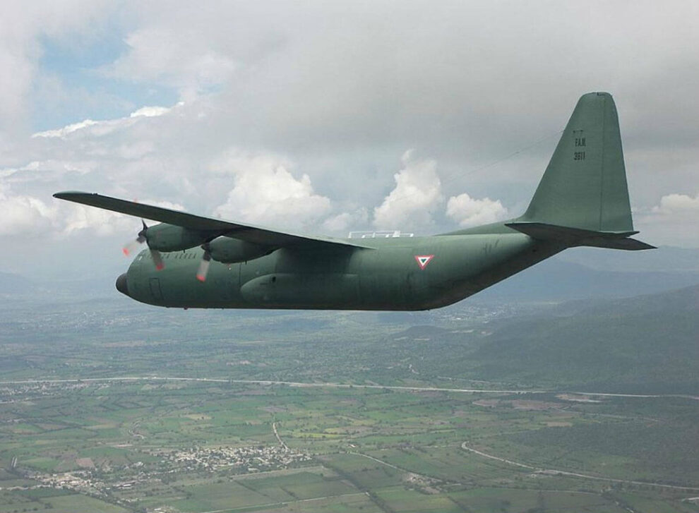 Uno de los dos últimos C-130 operativos de la Fuerza Aérea de Mèxico es este L-100-30.