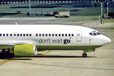 Go decoró sus Boeing 737 con diferentes colores y eslóganes que incluían la palabra "Go".