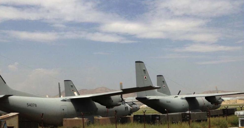 Varios de los G.222 afganos una vez retirados de servicio.
