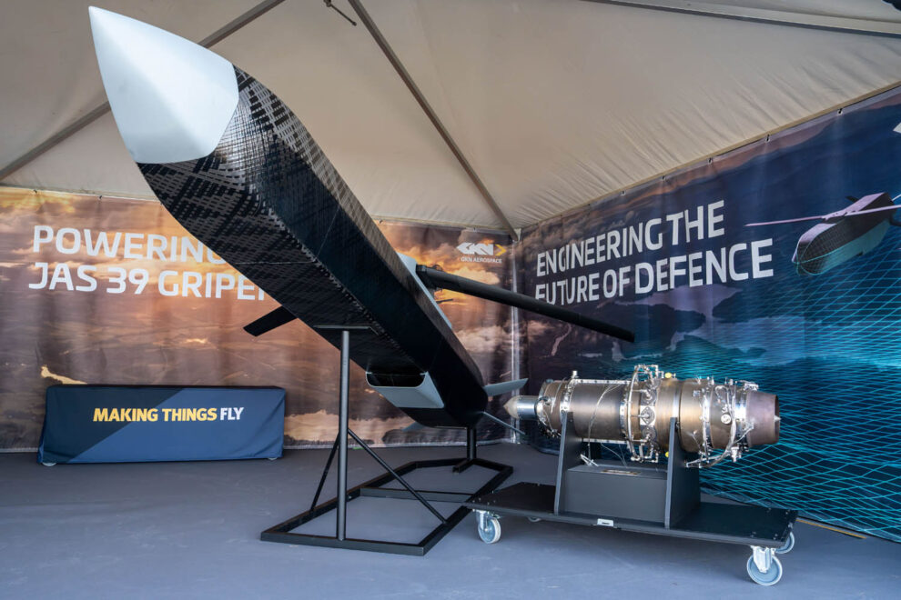 Maqueta del UAV y su motor a reacción que está desarrollando GKN Aerospace para Suceia.