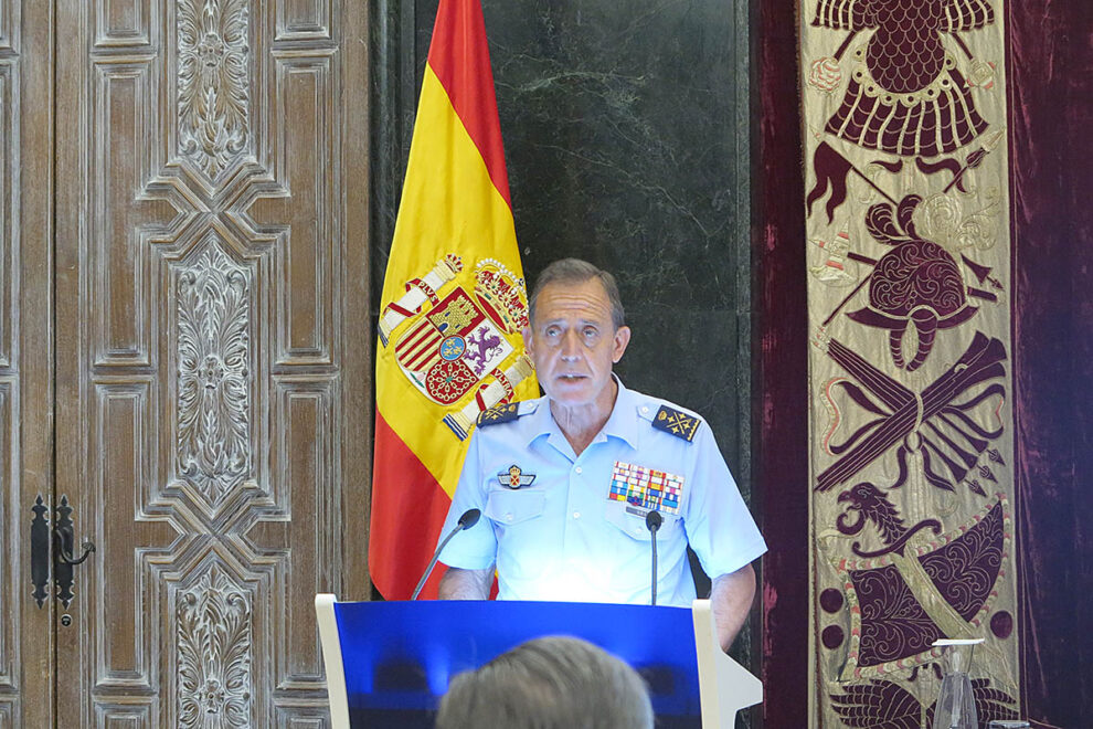 El general Braco drante la presentación de Visión del Ejército del Aire y el Espacio.