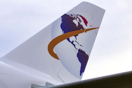 Detalle del logotipo en la cola del Airbus A380.