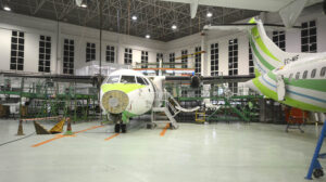Aviones ATR 72 de Binter en su hangar de Gran Canaria.