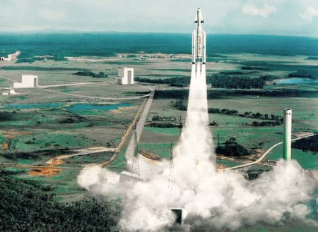 La ESA diseñó el transbordador Hermes para llevar a stronautas al espacio,con un Ariane 5.