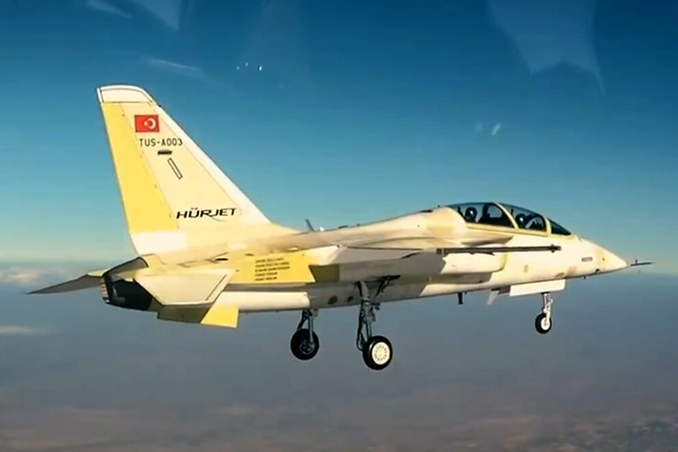 El segundo prototipo del Hurjet en vuelo.