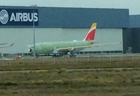 El primer Airbus A330-200 de Iberia en Toulouse. (Foto ElNeyra)