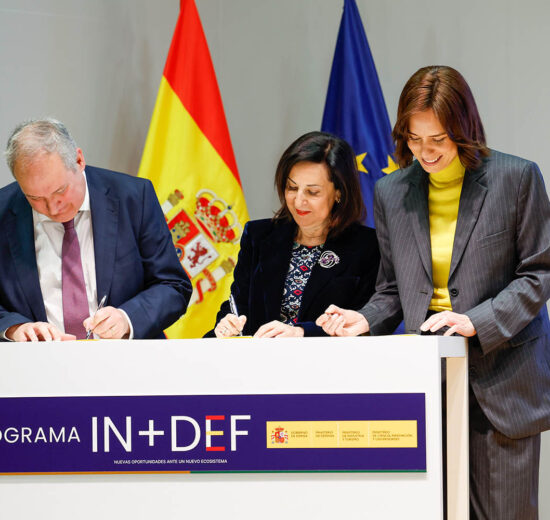 Frima a cargo de los ministros Hereu, Robles y Morant del programa IN+DEF.