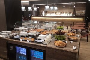 Interior de la sala VIP Piazza di Spagna de ITA en el aeropuerto de Roma Fiumicino.