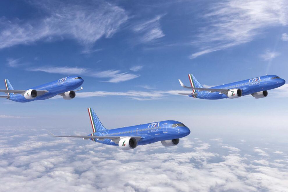 Los tres modelos adquiridos por ITA, el Airbus A330neo, A220 y A320neo con los colores de ITA.