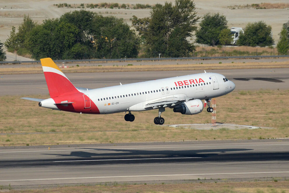 Airbus A320 de Iberia con los que volará a Salerno y cubre los vuelos entre Madrid y Menorca.