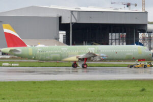 El primer A321XLR de Iberia tras salir de la cadena de montaje, todavía a falta de diversos componentes, incluidos los winglets, carenas y motores.