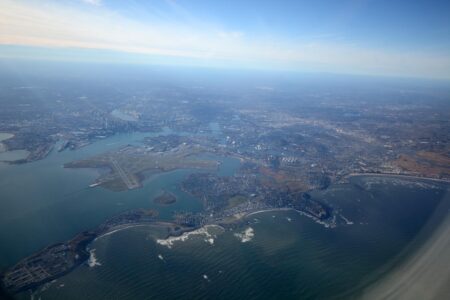 El aeropuerto Logan de Boston desde el A321 XLR de Iberia durante la aproximación.