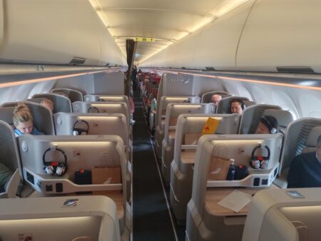 Cabina de pasaje del Airbus A321XLR de Iberia.