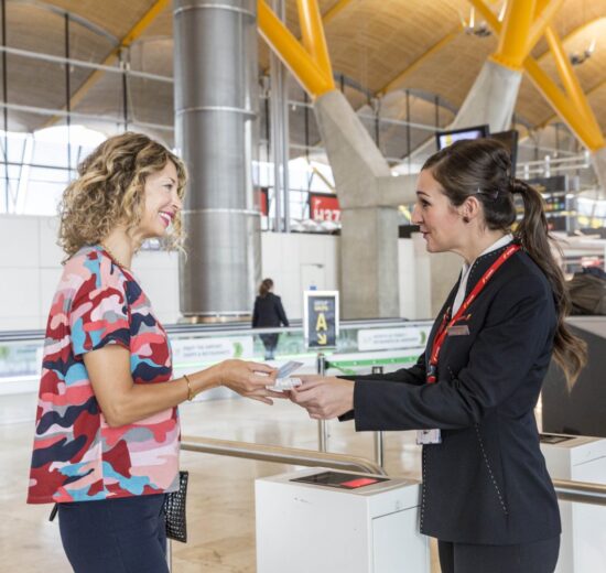 Iberia plantea un ERE voluntario para sustituir a 1000 empledos por otros más jóvenes y sin antiguedad.