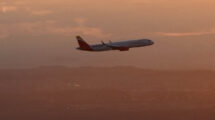 Airbus A321 de Iberia Express en aproximación a Madrid-Barajas.