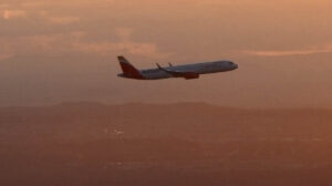 Airbus A321 de Iberia Express en aproximación a Madrid-Barajas.