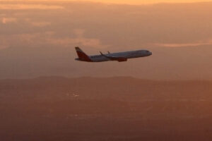 Airbus A321 de Iberia Express en aproximación a Madrid-Barajas.