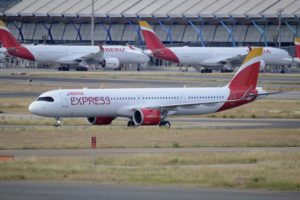 El primer A321neo de Iberia Express rodando en Barajas a su llegada desde Finkenwerder el 26 de junio.