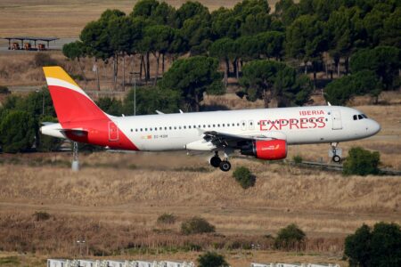 La falta de acuerdo con los pilotos de Iberia Express paraliza la incorporación de cuatro nuevos Airbus A320 a esta.