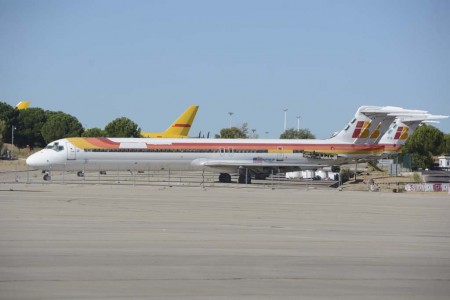 Tras su retirada de servicio por Iberia un importante número de estos MD-88 fueron vendidos pero su nuevo dueño los abandonó en Barajas.