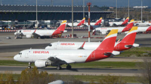 Iberia lanza un podcast para ayudar a perder, o al menos controlar, el miedo a volar.