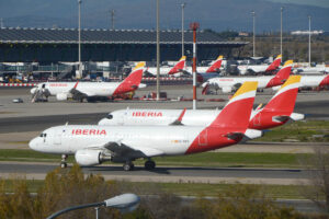 Iberia lanza un podcast para ayudar a perder, o al menos controlar, el miedo a volar.