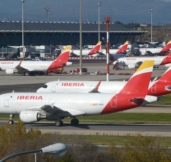 Iberia lanza un podcast para ayudar a perder, o al menos controlar, el miedo a volar.