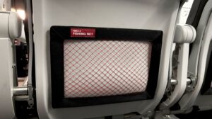 Los bolsillos para efectos personales en los nuevos asientos sostenibles de Recaro señalan su origen.