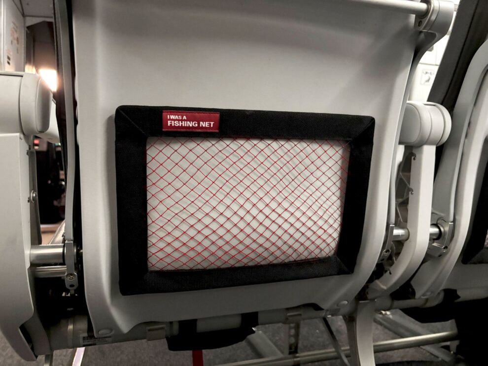 Los bolsillos para efectos personales en los nuevos asientos sostenibles de Recaro señalan su origen.