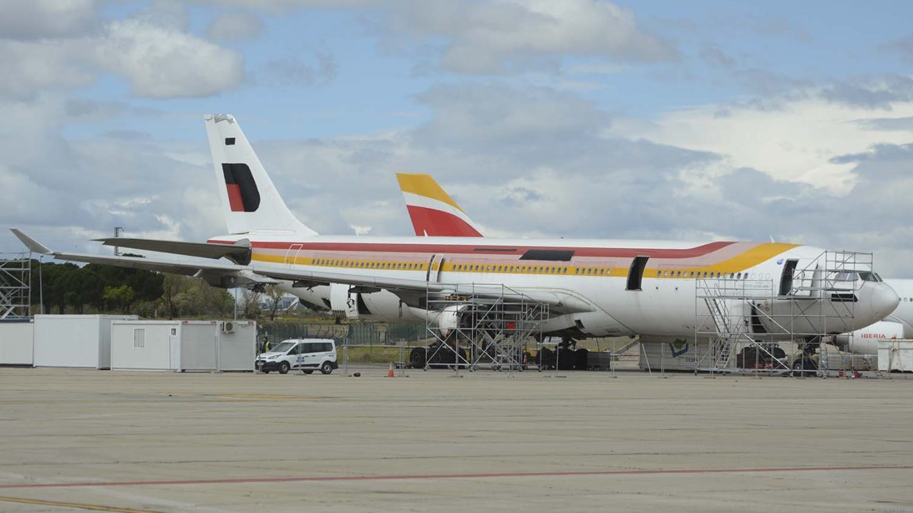 Una parte de los A340-300 de Iberia encontraron nuevas aerolíneas donde seguir volando. Otros, como este, el EC-GHX, terminaron desguazados.