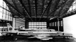 El nuevo hangar de Ryanair cuando Iberia lo utilizaba a finales de los años sesenta del pasado siglo.