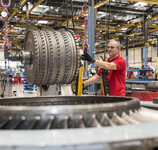 Taller de reparación de motores de Iberia Mantenimiento.